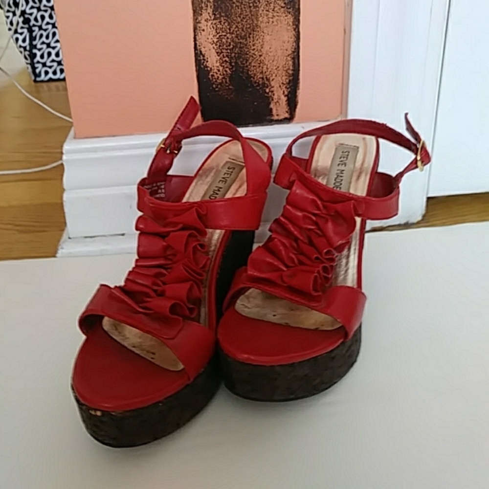 Steve Madden red leather wedges